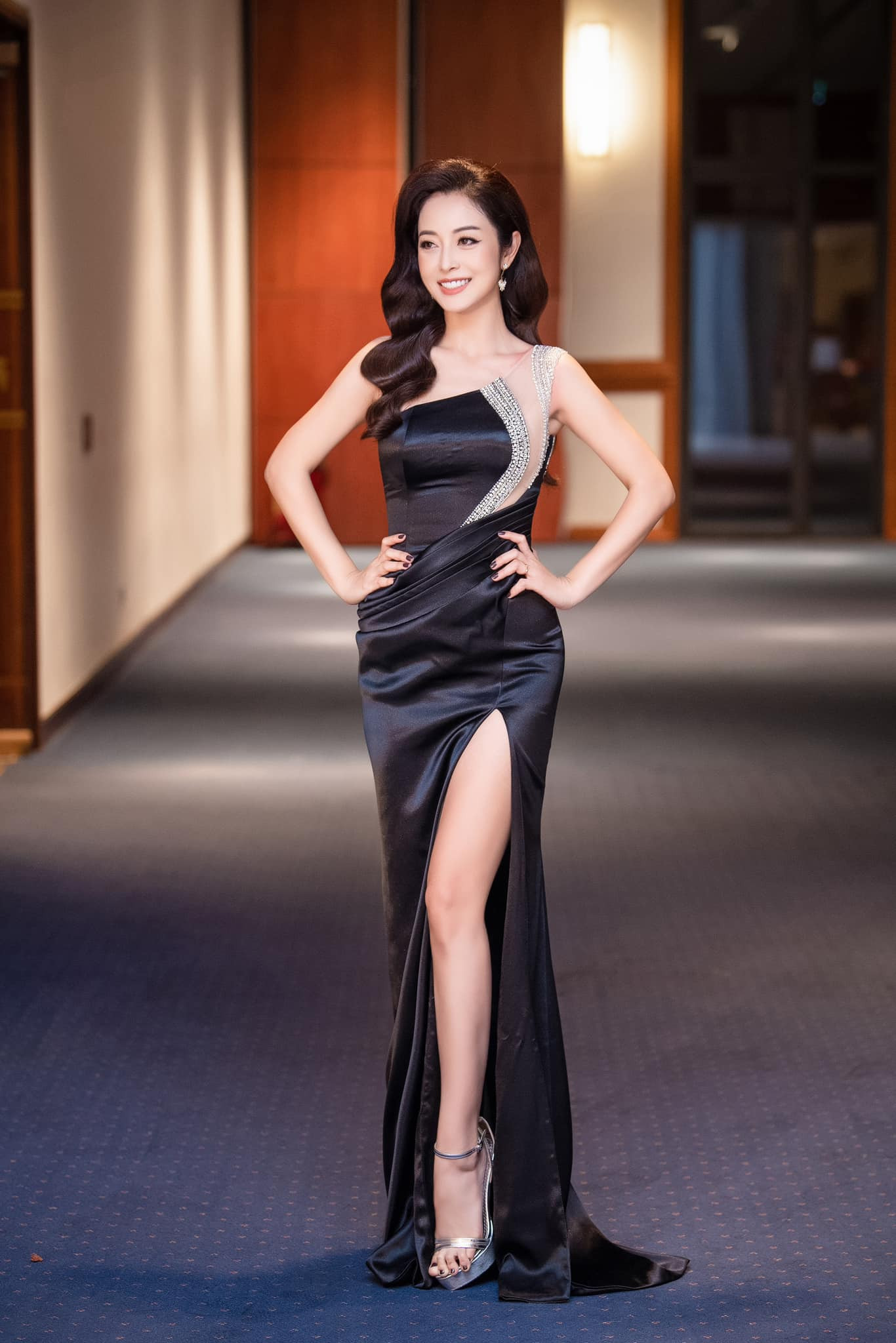Nhan sắc khó cưỡng của Hoa hậu Jennifer Phạm ở tuổi 37 - Ảnh 4.