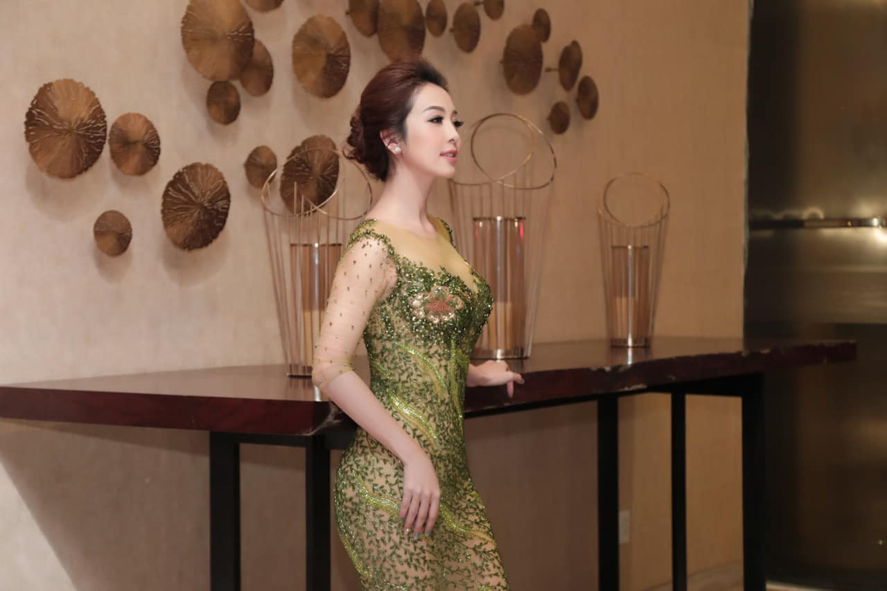 Nhan sắc khó cưỡng của Hoa hậu Jennifer Phạm ở tuổi 37 - Ảnh 21.