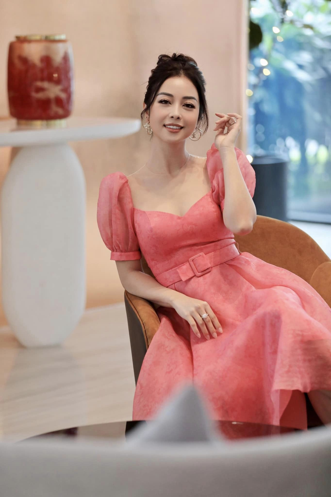 Nhan sắc khó cưỡng của Hoa hậu Jennifer Phạm ở tuổi 37 - Ảnh 14.