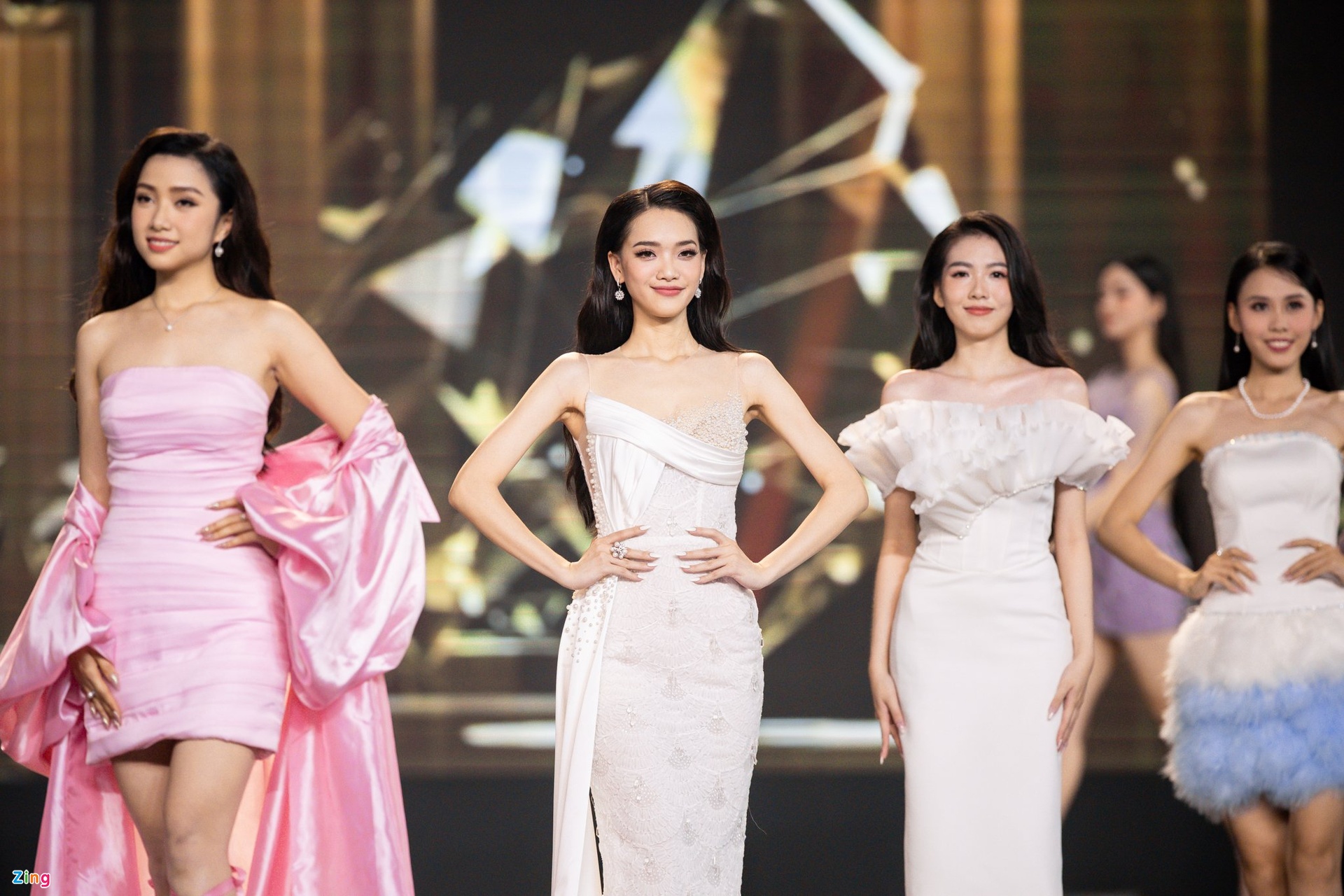 Vòng thi thời trang khó hiểu tại chung khảo Hoa hậu Việt Nam 2022 - Ảnh 1.