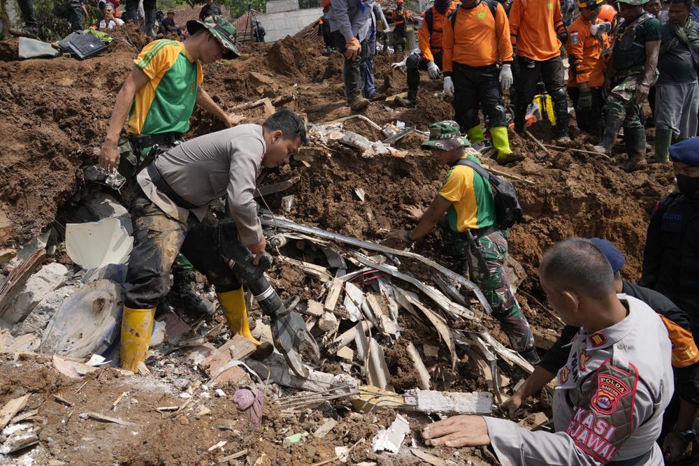 Indonesia tìm thấy thêm nhiều nạn nhân của trận động đất ở Tây Java - Ảnh 1.