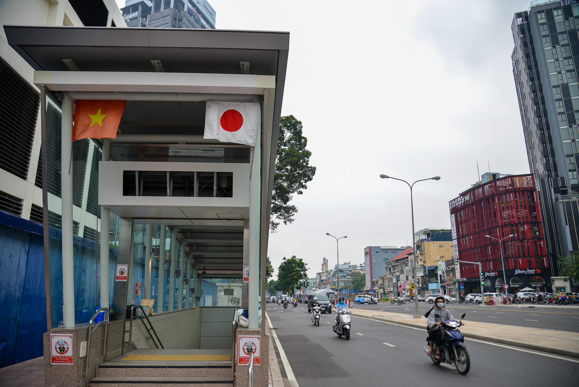 Bên trong nhà ga ngầm đầu tiên hoàn thành 100% của tuyến Metro TP.HCM  - Ảnh 1.