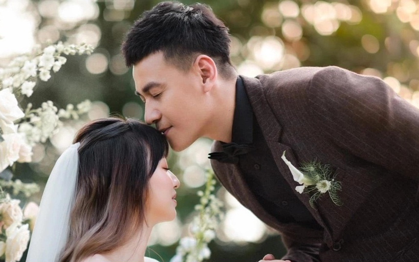 Ảnh cưới của Ngọc Thuận và bạn gái kém 17 tuổi