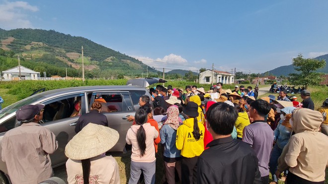 Đẫm nước mắt ngày đưa thi thể nữ sinh Việt tử vong trong thảm kịch giẫm đạp ở Hàn Quốc về nhà - Ảnh 3.