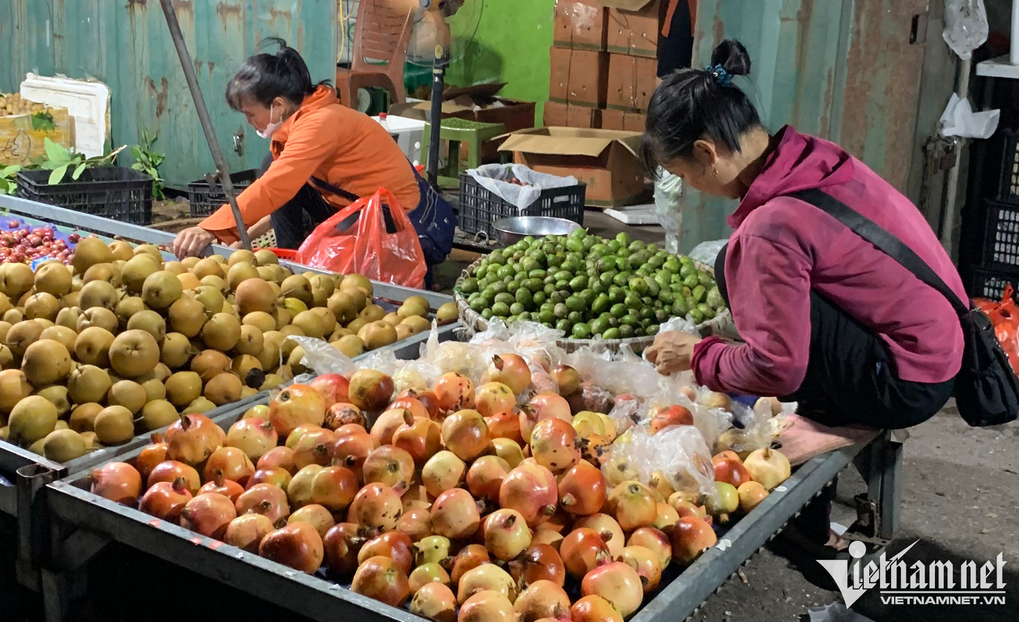 ‘Bóc giá’ trái cây Trung Quốc tại chợ đầu mối - Ảnh 5.