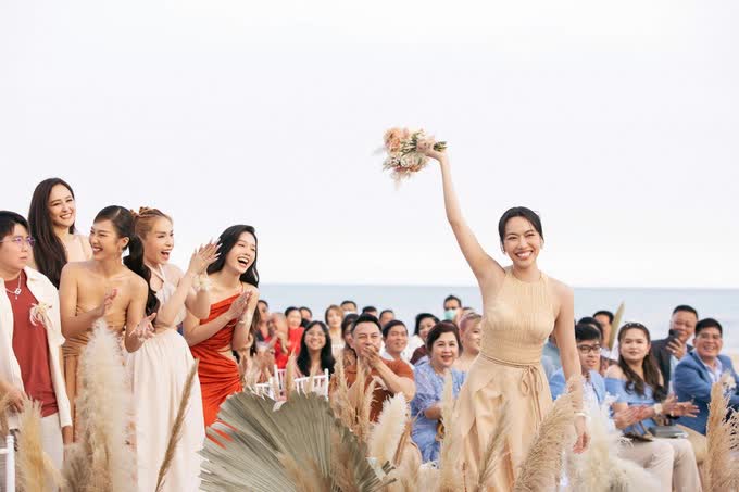 4 sao Việt được 'chốt đơn' sau khi bắt hoa cưới: Đỗ Mỹ Linh và Ngô Thanh Vân được trao lại, 1 mỹ nhân vừa nhập hội - Ảnh 10.