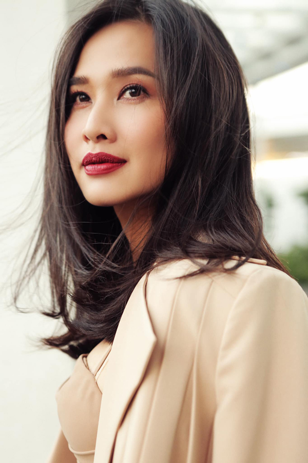 &quot;Cô dâu tháng 12&quot; - Hoa hậu Dương Mỹ Linh đẹp ra sao ở tuổi U40 - Ảnh 8.