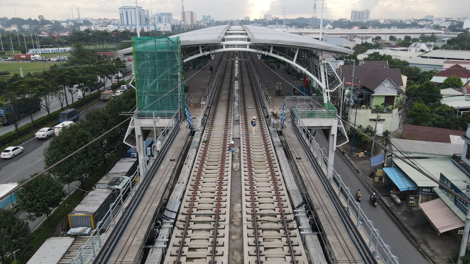 Metro số 1 TP.HCM chuẩn bị chạy thử đoạn trên cao - Ảnh 1. Metro số 1 TP.HCM chuẩn bị chạy thử đoạn trên cao - Ảnh 1.