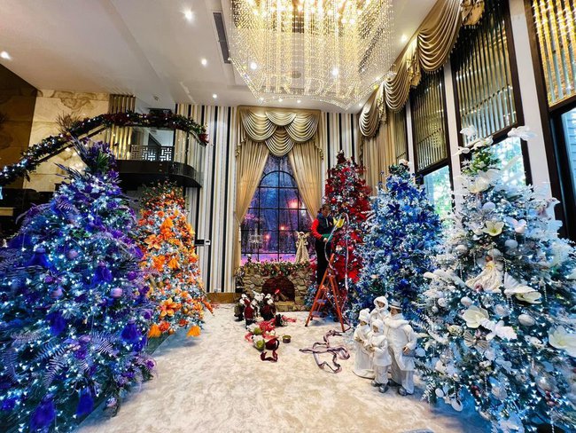 Những sao Việt chi bạo trang trí nhà mùa Noel - Ảnh 1.