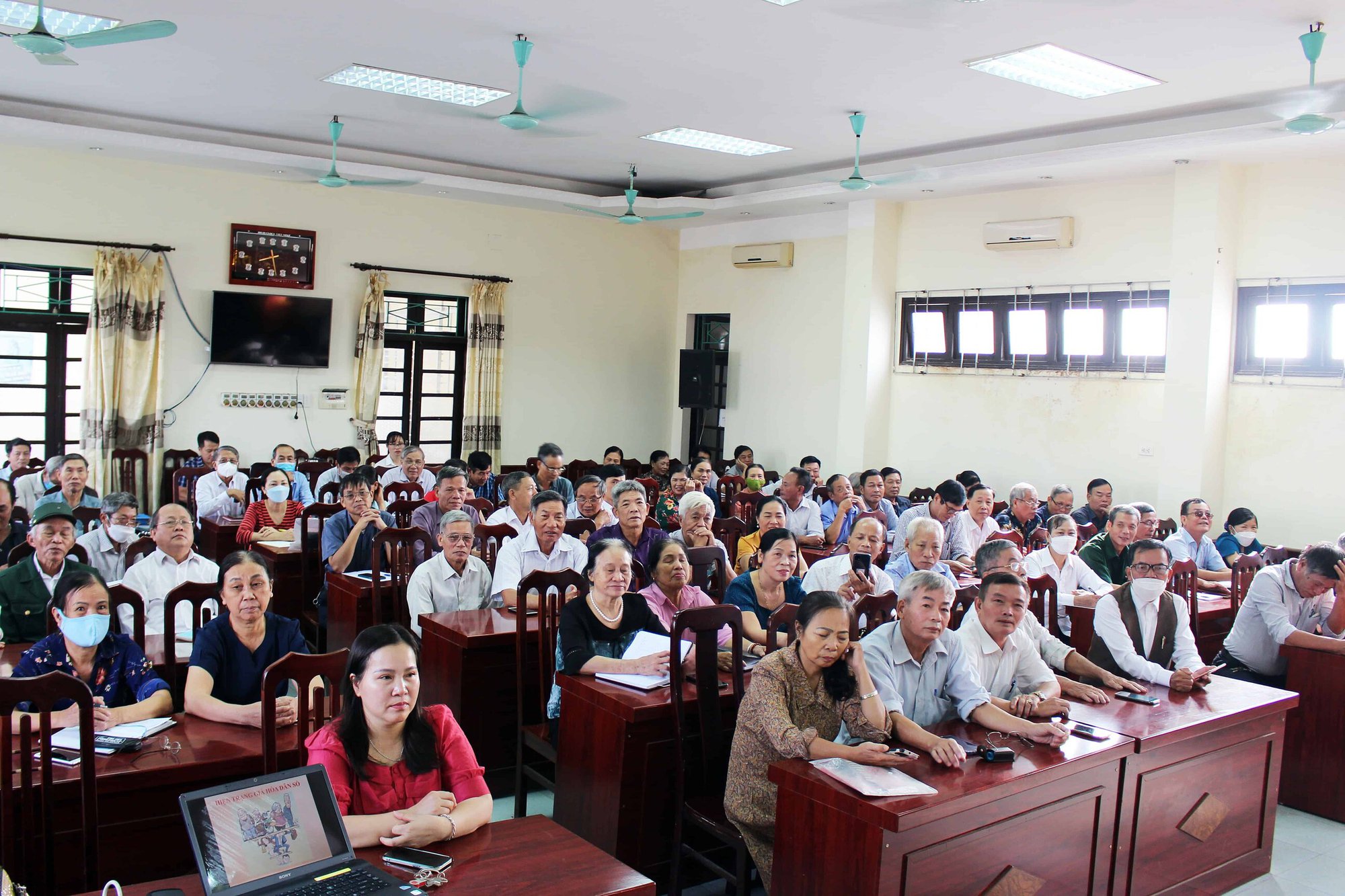 Tập huấn kiến thức chăm sóc sức khỏe người cao tuổi - Ảnh 1.