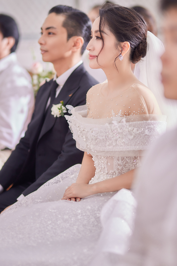 Đám cưới tại nhà thờ của Khánh Thi - Phan Hiển: Cô dâu bật khóc nói điều khiến ai cũng xót xa - Ảnh 16.