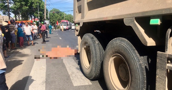 Thương t&acirc;m anh trai 10 tuổi chở em g&aacute;i 8 tuổi tr&ecirc;n xe đạp bị xe ben t&ocirc;ng - Ảnh 1.