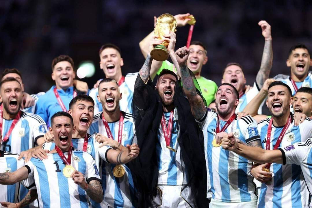 Sao Việt đang chờ đợi điều gì ở World Cup 2022? Đó chắc chắn là ảnh Messi lấy cúp vô địch cùng đội tuyển Argentina! Dành chút thời gian để theo dõi những màn trình diễn khó quên của Messi và đội bóng trong giải đấu năm nay.