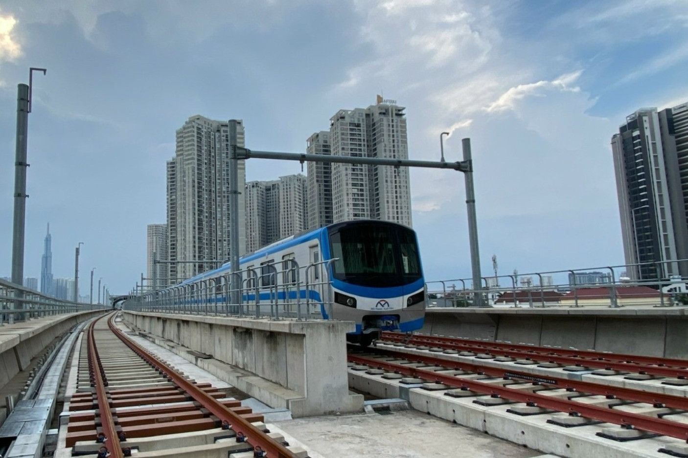 Lộ tr&igrave;nh metro số 1 ở TP.HCM chạy thử nghiệm đo&agrave;n t&agrave;u đầu ti&ecirc;n - Ảnh 1.