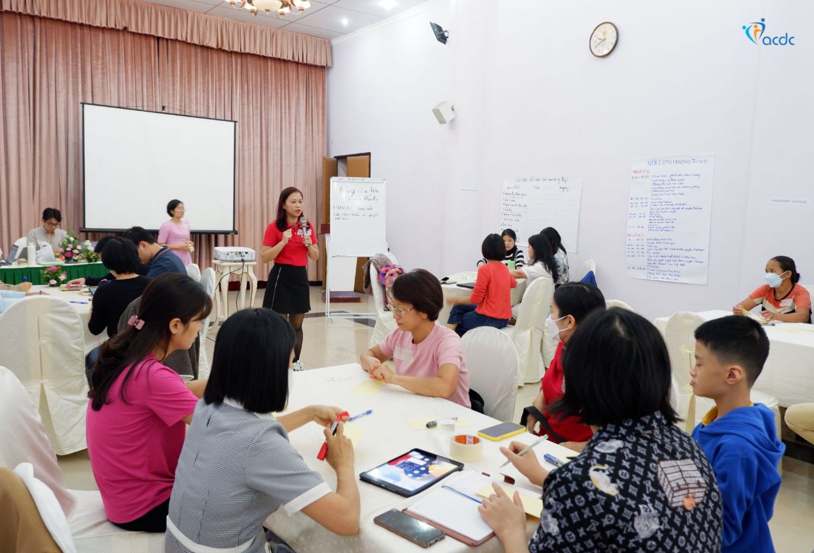 Nâng cao năng lực về quyền của trẻ em và bảo vệ trẻ em cho cha mẹ, người chăm sóc trẻ em khuyết tật - Ảnh 1.