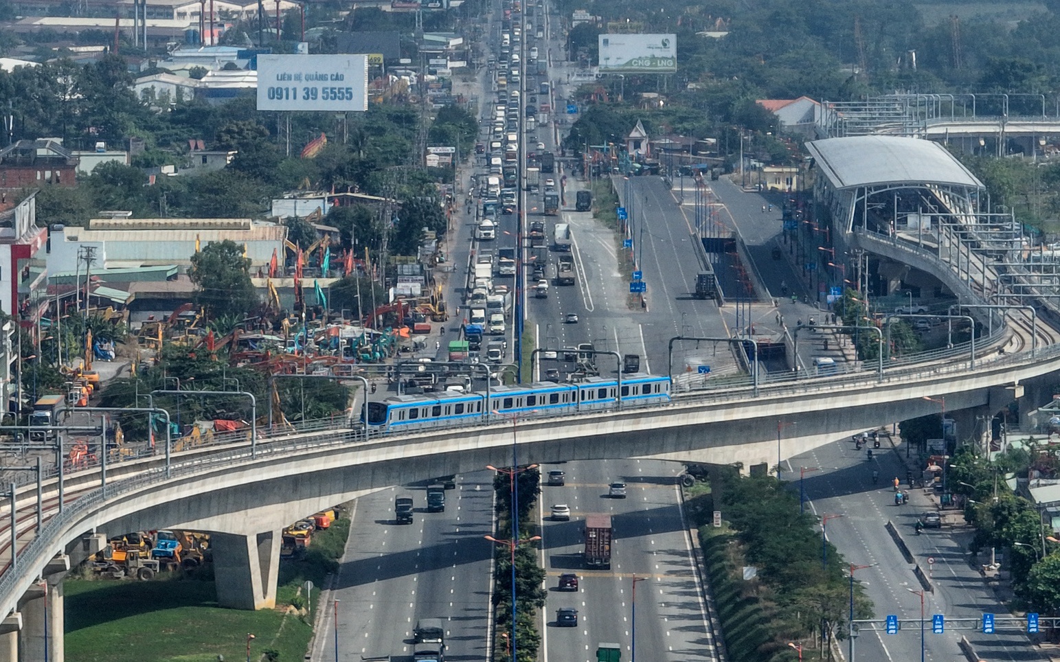 H&igrave;nh ảnh chuyến thử nghiệm hơn 10km chạy thử tr&ecirc;n cao của t&agrave;u metro số 1
