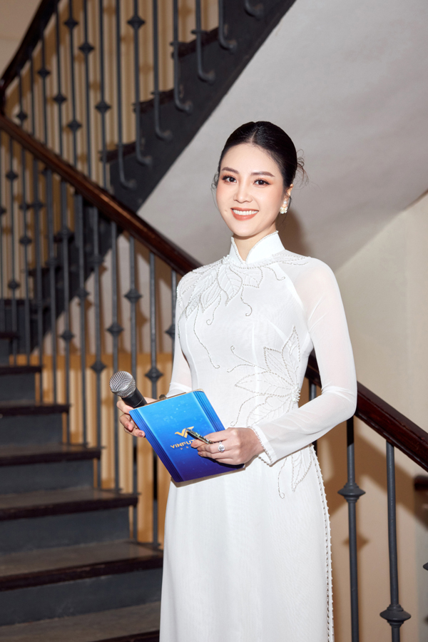 14 năm sau Hoa hậu Việt Nam, Thụy Vân trở thành MC VTV cầu toàn từng chi tiết - Ảnh 3.