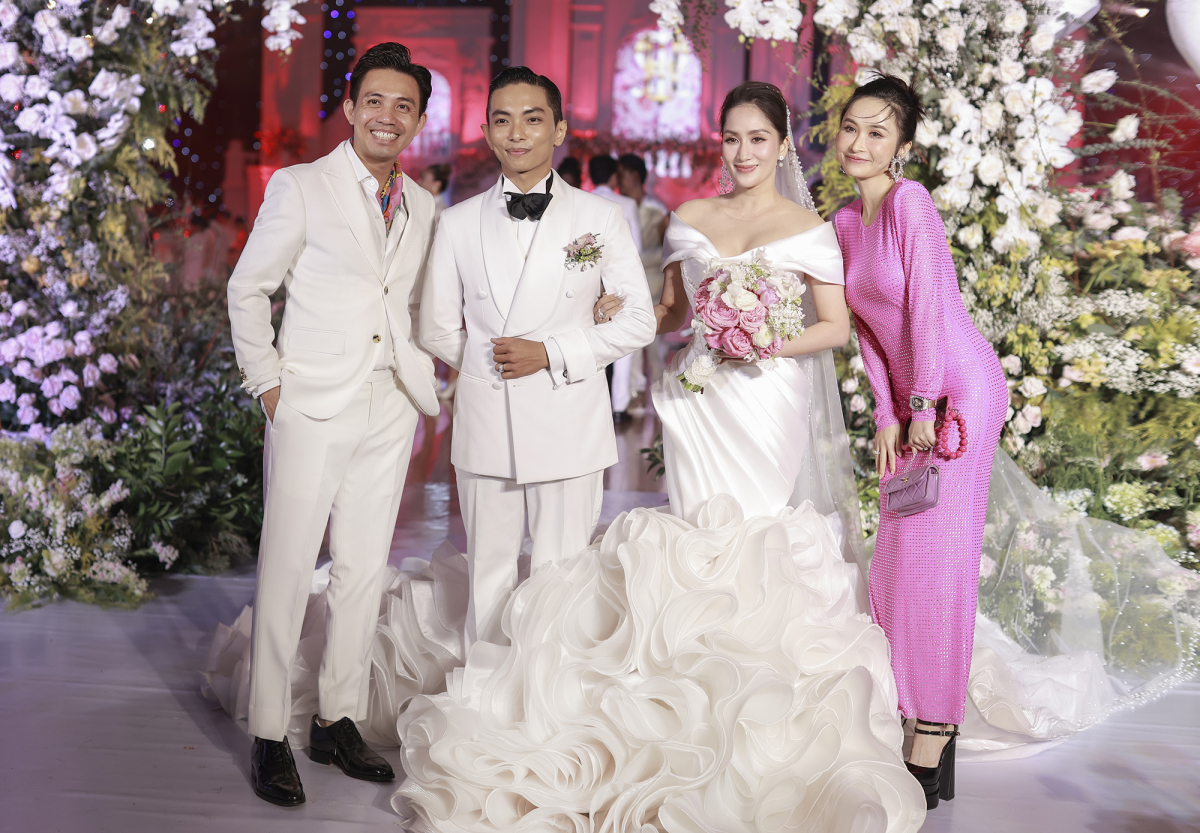 Vợ chồng Chí Anh cùng dàn sao dự cưới Khánh Thi - Phan Hiển - Ảnh 3.