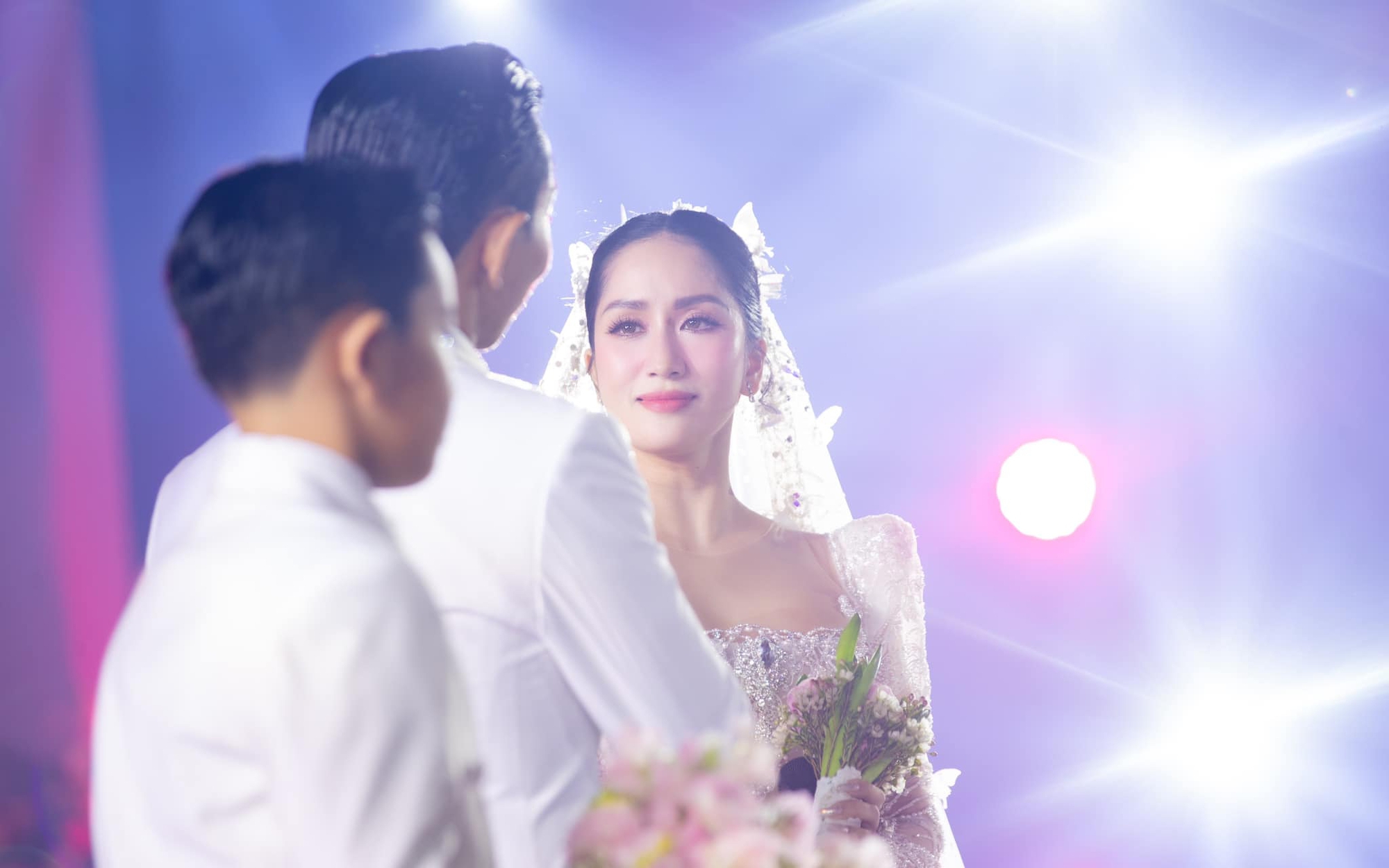 Khánh Thi nghẹn lời trong đám cưới: 'Ngày hôm nay em thực sự tìm thấy chồng mình rồi'