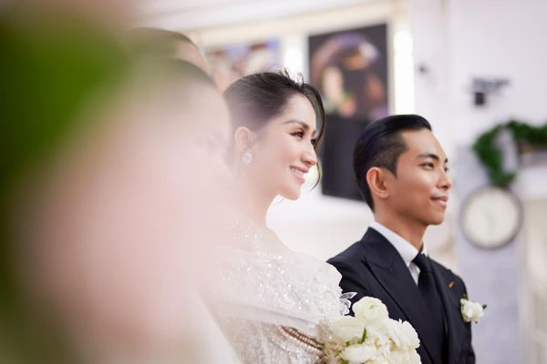 Sát giờ đám cưới Khánh Thi - Phan Hiển: Cô dâu nhắn thêm quy tắc cho khách mời - Ảnh 3.