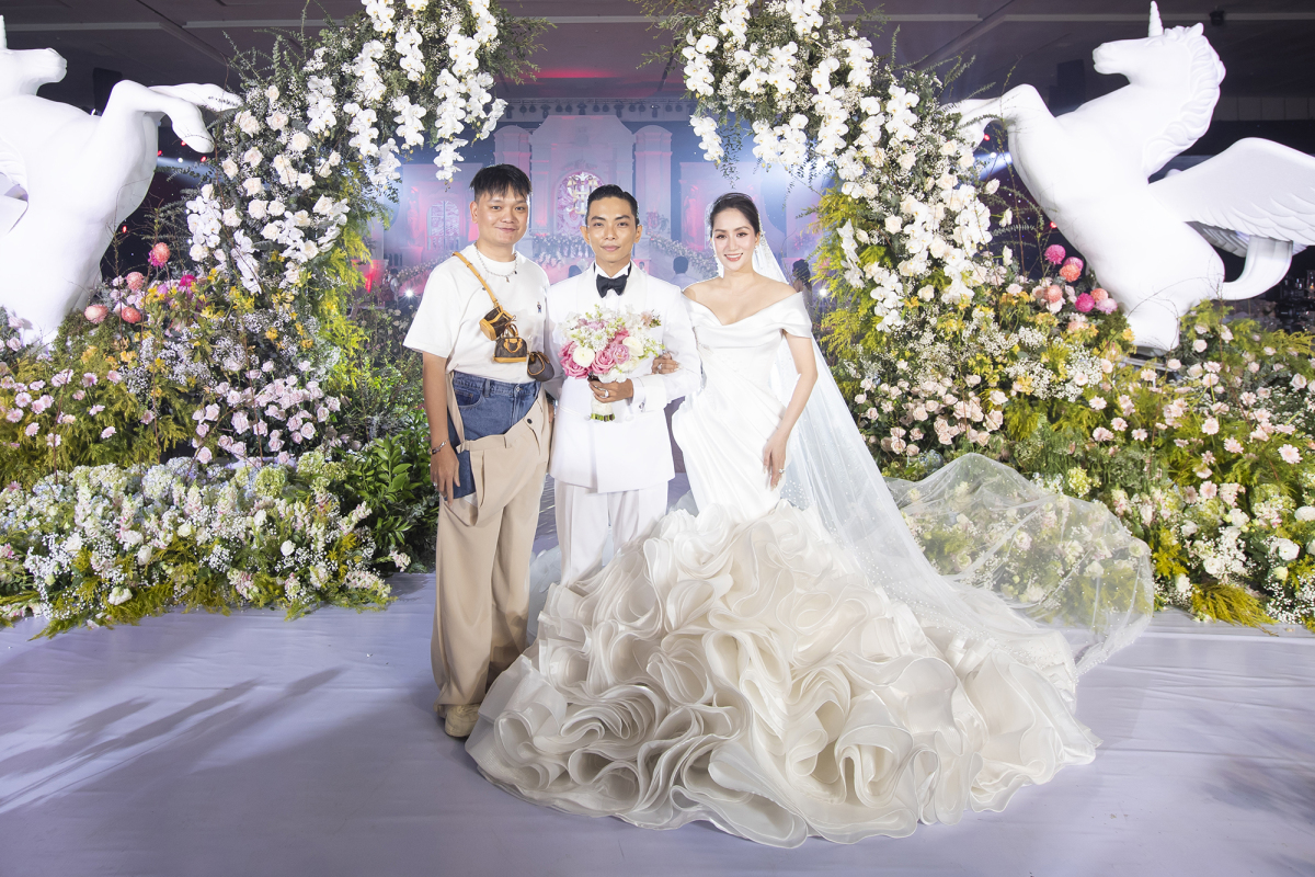 Vợ chồng Chí Anh cùng dàn sao dự cưới Khánh Thi - Phan Hiển - Ảnh 11.