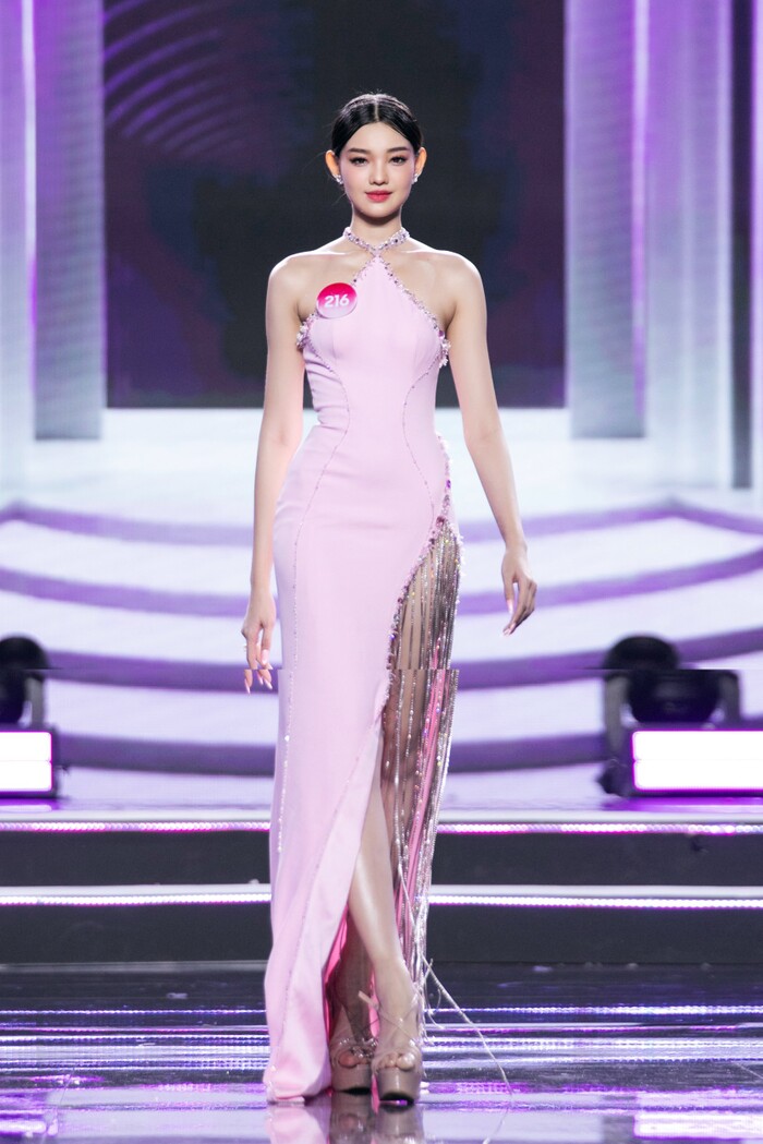 Phản ứng bất ngờ của Bé Quyên - ứng viên được kỳ vọng làm Hoa hậu Việt Nam -  khi trượt top 5 - Ảnh 2.