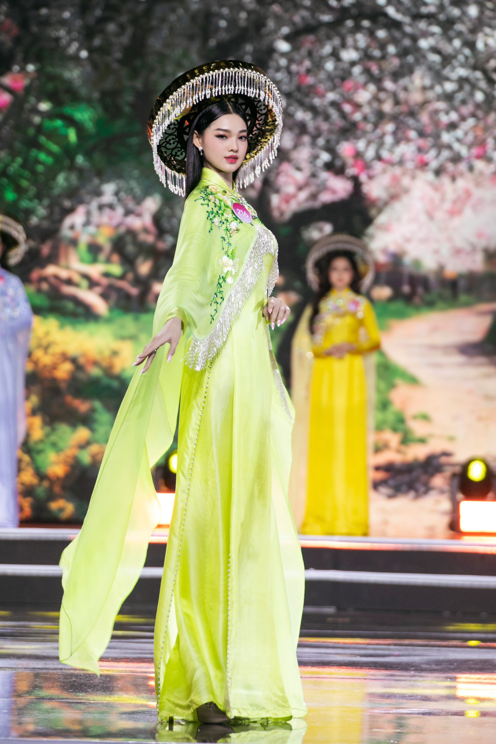 Phản ứng bất ngờ của Bé Quyên - ứng viên được kỳ vọng làm Hoa hậu Việt Nam -  khi trượt top 5 - Ảnh 3.