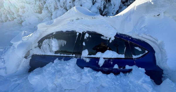 Bão tuyết càn quét Mỹ và Canada - Ảnh 1.