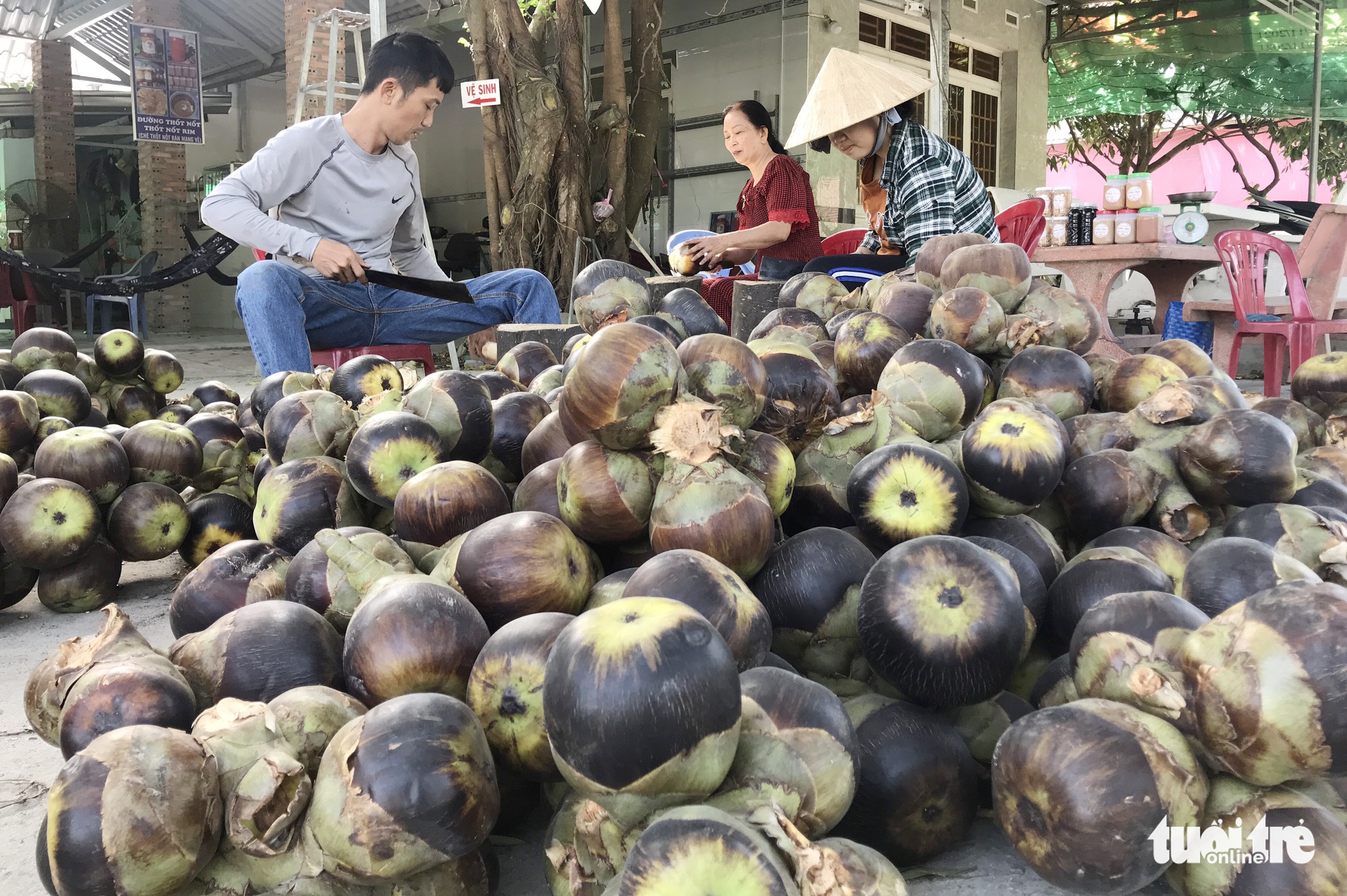 Đặc sản Tết miền Tây tới tấp lên kệ hàng khắp cả nước - Ảnh 1. Đặc sản Tết miền Tây tới tấp lên kệ hàng khắp cả nước - Ảnh 1.