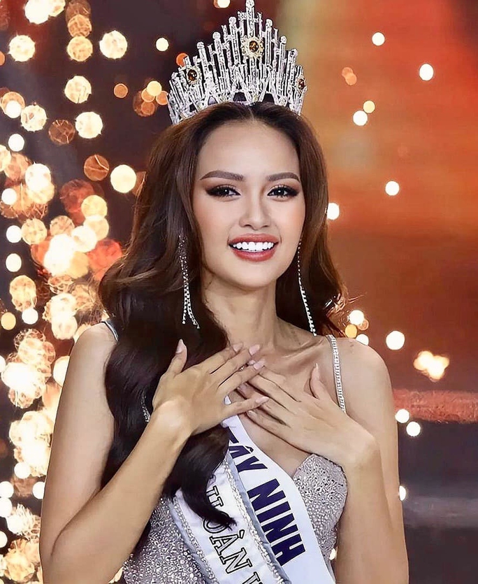 Huỳnh Thị Thanh Thủy khép lại 'kỷ lục' 11 người đẹp lên ngôi Hoa hậu trong năm 2022 - Ảnh 2.