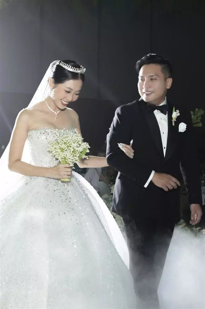 Showbiz Việt đại hỷ năm 2022: Hàng chục cặp đôi làm đám cưới - Ảnh 7.