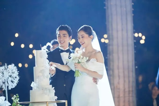 Showbiz Việt đại hỷ năm 2022: Hàng chục cặp đôi làm đám cưới - Ảnh 8.