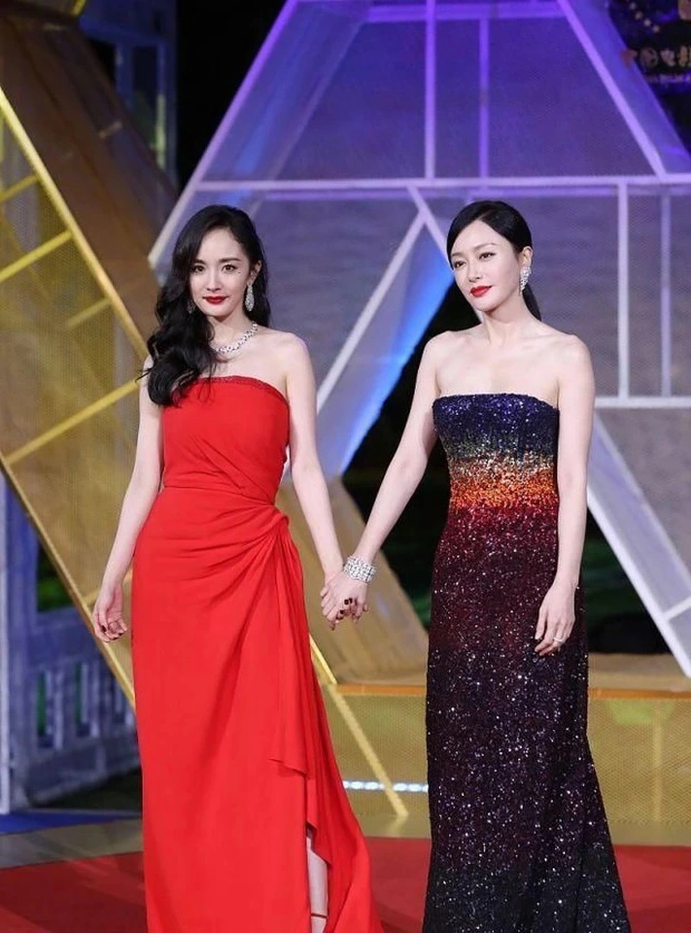 Những cặp bạn thân lâu năm ít ai biết của Cbiz: Dương Mịch và Tần Lam tình cảm thân thiết trên thảm đỏ - Ảnh 2.