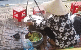 Thông tin mới vụ đổ thức ăn thừa vào nồi nước dùng ở Khánh Hòa