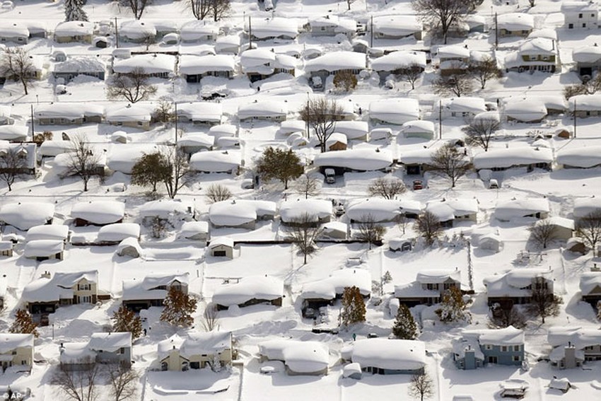 Hình ảnh Giáng sinh lạnh nhất lịch sử nước Mỹ: Bão tuyết &quot;nuốt chửng&quot; cả thành phố, hàng triệu gia đình không có điện - Ảnh 10.