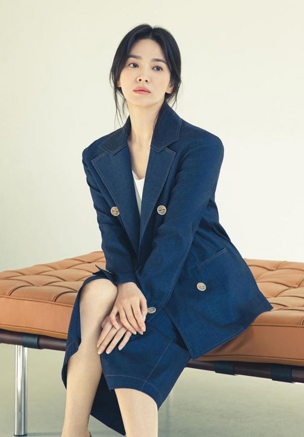 Song Hye Kyo - vợ cũ nam chính &quot;Hậu duệ mặt trời&quot;: Nhan sắc khó tin ở tuổi 41 - Ảnh 4.