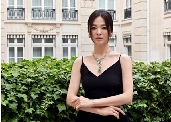 Song Hye Kyo - vợ cũ nam chính &quot;Hậu duệ mặt trời&quot;: Nhan sắc khó tin ở tuổi 41 - Ảnh 13.