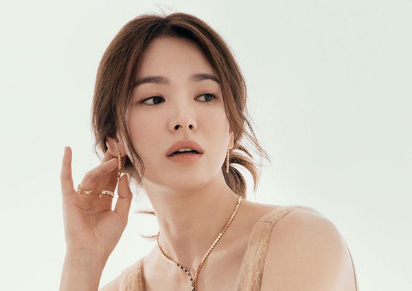 Song Hye Kyo - vợ cũ nam chính &quot;Hậu duệ mặt trời&quot;: Nhan sắc khó tin ở tuổi 41 - Ảnh 14.
