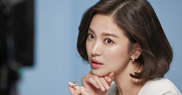 Song Hye Kyo - vợ cũ nam chính &quot;Hậu duệ mặt trời&quot;: Nhan sắc khó tin ở tuổi 41 - Ảnh 15.