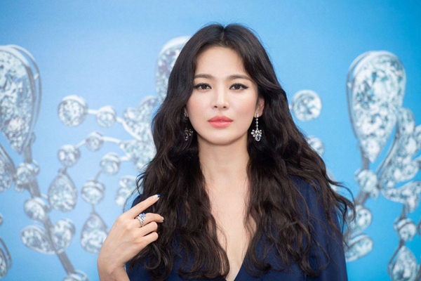 Song Hye Kyo - vợ cũ nam chính &quot;Hậu duệ mặt trời&quot;: Nhan sắc khó tin ở tuổi 41 - Ảnh 9.