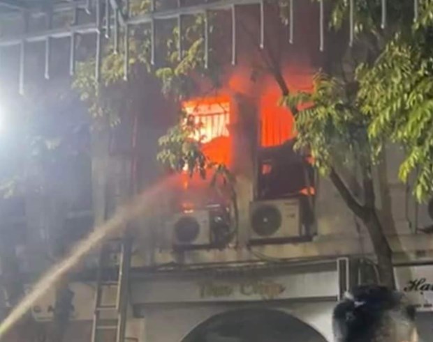 Bắc Ninh: Cháy lớn tại cửa hàng giày dép ở chợ Ninh Hiệp - Ảnh 1.