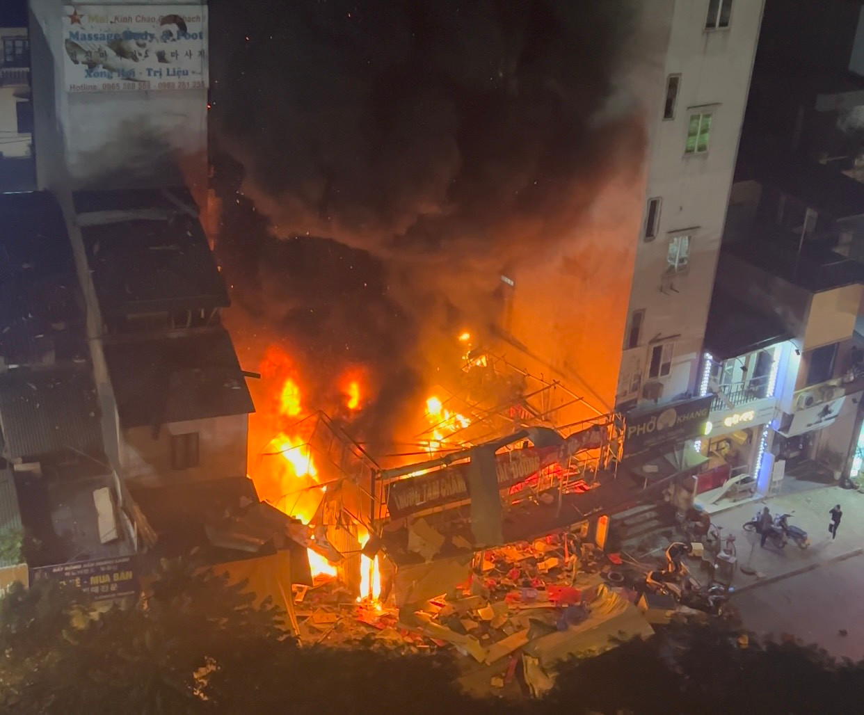 Cháy nổ là một trong những sự cố nguy hiểm nhất mà một thành phố có thể đối mặt. Nếu bạn muốn hiểu rõ hơn về những rủi ro này, hãy xem hình ảnh về vụ cháy nổ gần đây tại Hà Nội và phát triển ý thức cần thiết để bảo vệ mình và những người xung quanh.