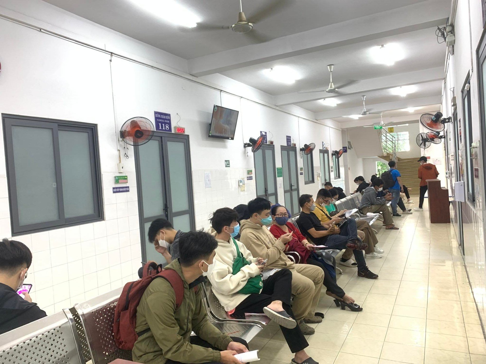 Bệnh tình dục gia tăng ở nhóm người trẻ, có người điều trị sùi mào gà 15 lần không khỏi - Ảnh 1. Bệnh tình dục gia tăng ở nhóm người trẻ, có người điều trị sùi mào gà 15 lần không khỏi - Ảnh 1.