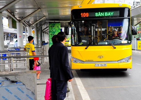 TP.HCM sẽ có thêm 14 tuyến bus đưa đón khách đến sân bay Tân Sơn Nhất - Ảnh 1.