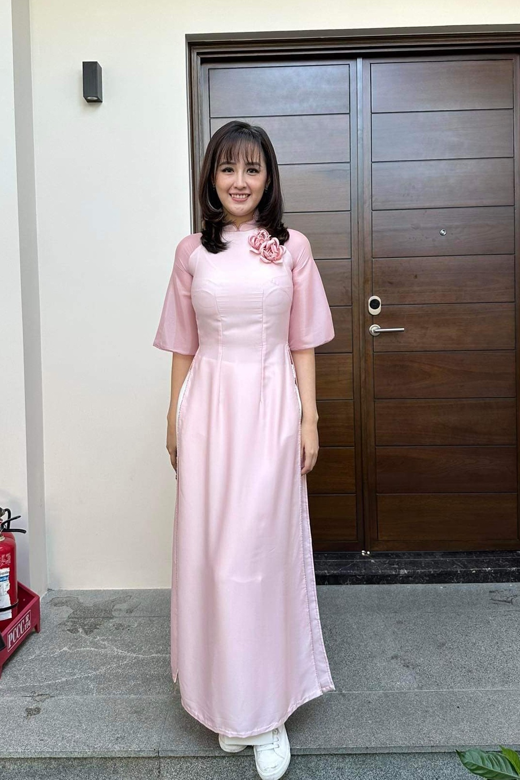Hoa hậu Mai Phương Thúy xinh đẹp trong lần đầu làm dâu phụ - Ảnh 4.