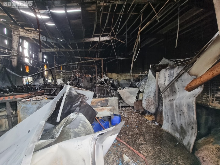 Cháy công ty sản xuất phụ kiện camera ở Bắc Ninh, thiệt hại hàng tỷ đồng - Ảnh 1.