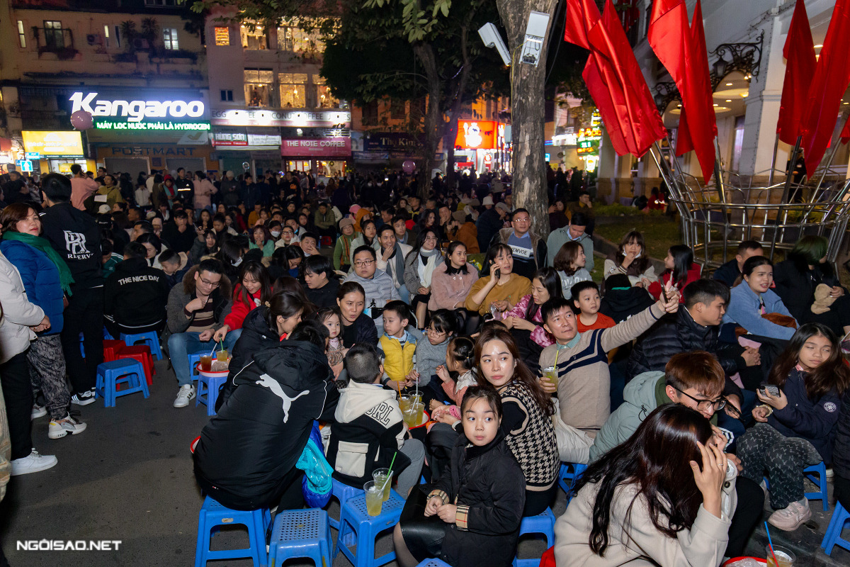 bien-nguoi-countdown-2023-bien-nguoi-do-ve-pho-di-bo-ha-noi-tet-duong-lich-2023-10-1672500684-1672503534300-1672503534398345351993.jpg