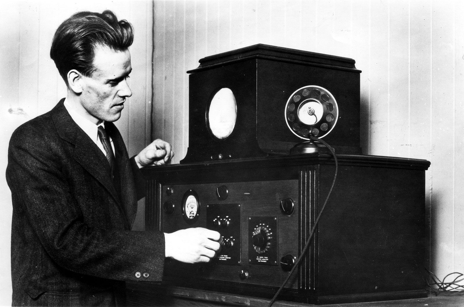 philo-farnsworth-television-receiver-16723933878961826396380-1672486574573-1672486574706149105964.jpg