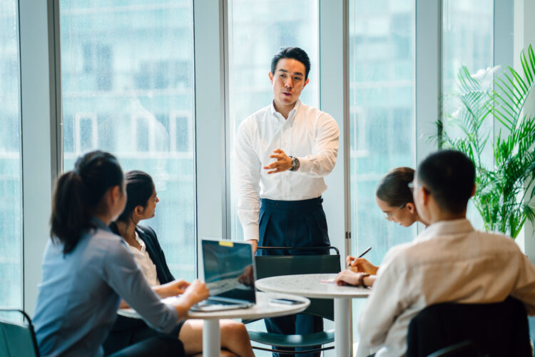 Văn hoá "tiền bối" ăn sâu vào thói quen người Hàn Quốc, đến nhân viên 9x cũng phải thể hiện quyền lực khiến Gen Z mệt mỏi - Ảnh 4. Văn hoá "tiền bối" ăn sâu vào thói quen người Hàn Quốc, đến nhân viên 9x cũng phải thể hiện quyền lực khiến Gen Z mệt mỏi - Ảnh 4.