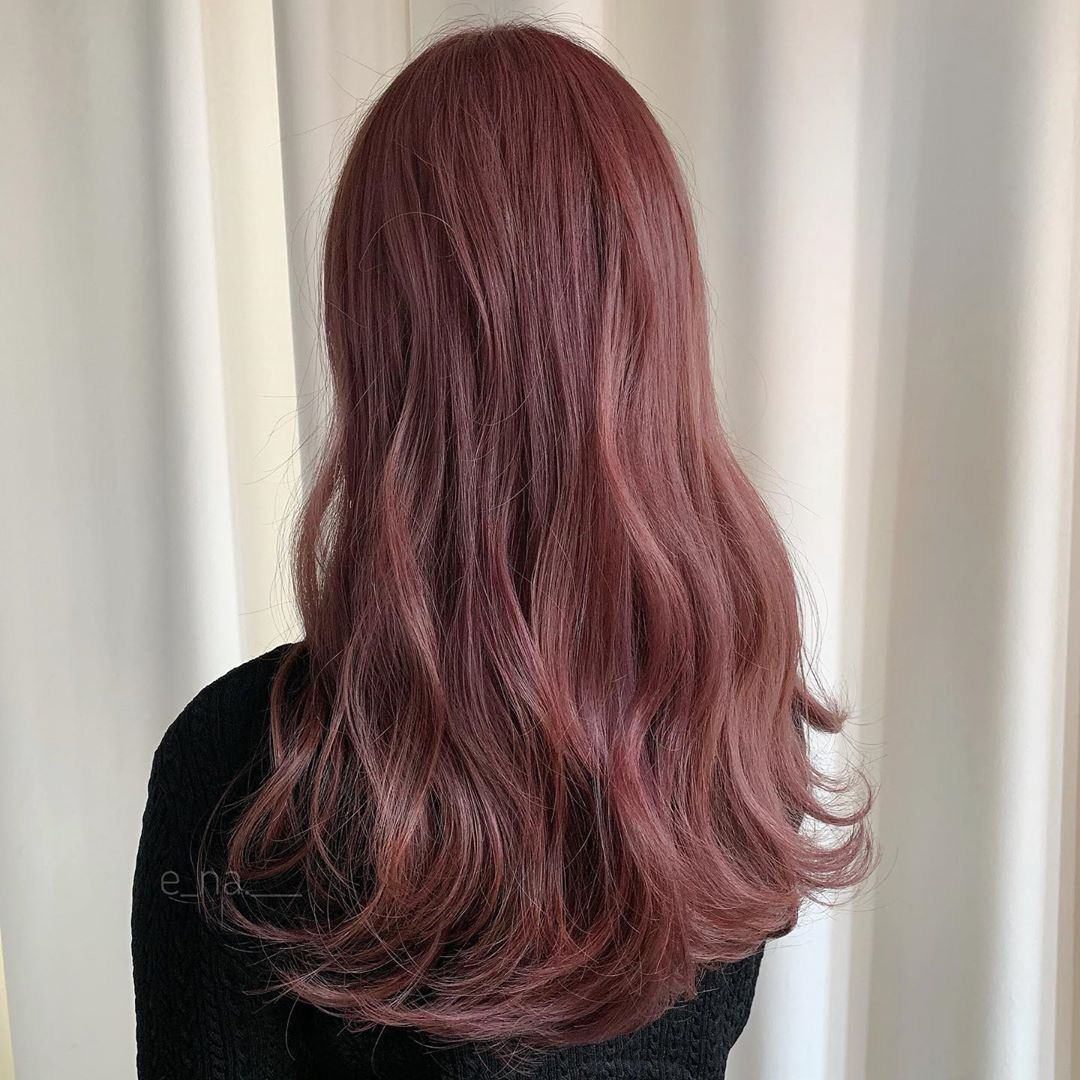 Nhuộm tóc hồng nâu: Thay đổi màu sắc của mái tóc trong đôi tay của bạn bằng cách nhuộm tóc hồng nâu. Màu sắc này sẽ khiến bạn trông trẻ trung và phong cách hơn. Xem những hình ảnh liên quan và khám phá cách thức tạo ra sự thay đổi ấn tượng cho mái tóc của bạn.